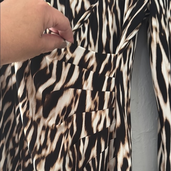 Calvin Klein Black and Cream Long Sleeve Bodycon Dress - Picture 4 of 8